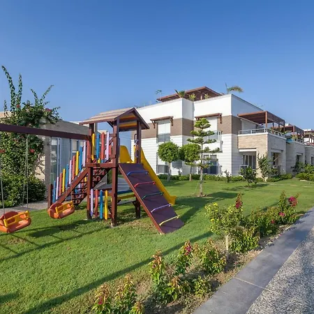 Wonderful 2 Bed First Floor Home In An Outstanding Community, Ticks Every Box