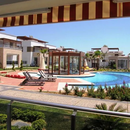 Wonderful 2 Bed First Floor Home In An Outstanding Community, Ticks Every Box Appartement
